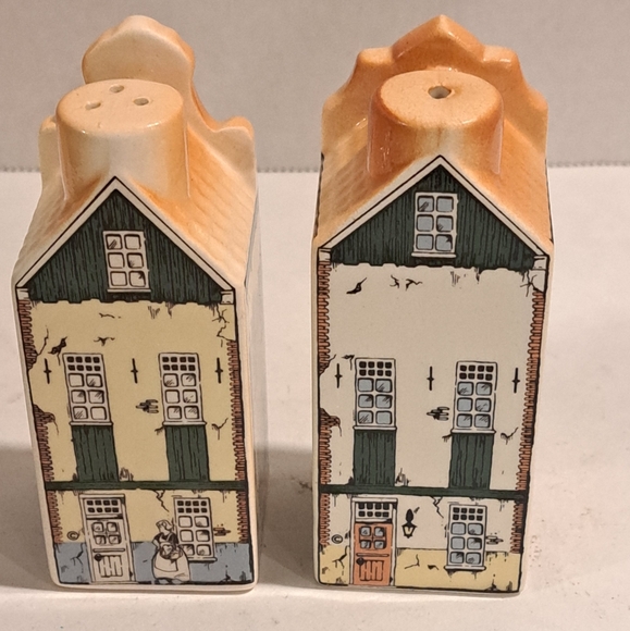 Vintage porcelain salt and pepper shakers  kitchen décor gift idea - Picture 5 of 10